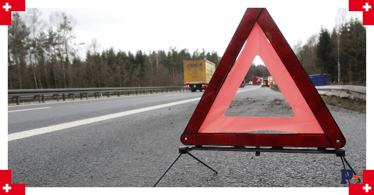Zepsuty samochód na autostradzie w Szwajcarii