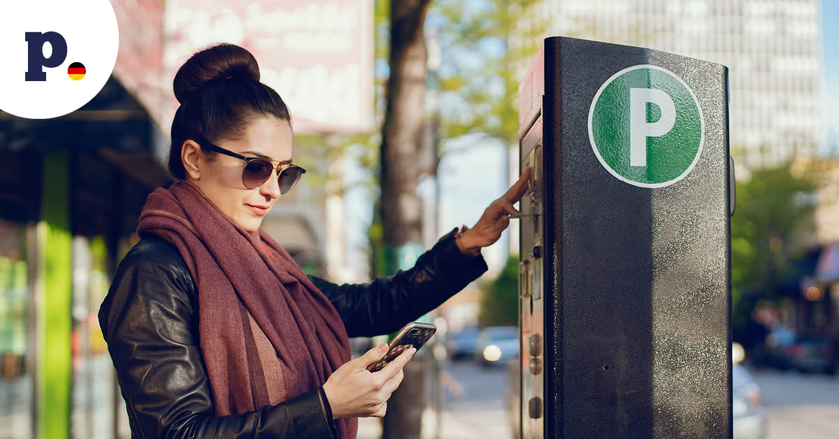kobieta przy parkomacie
