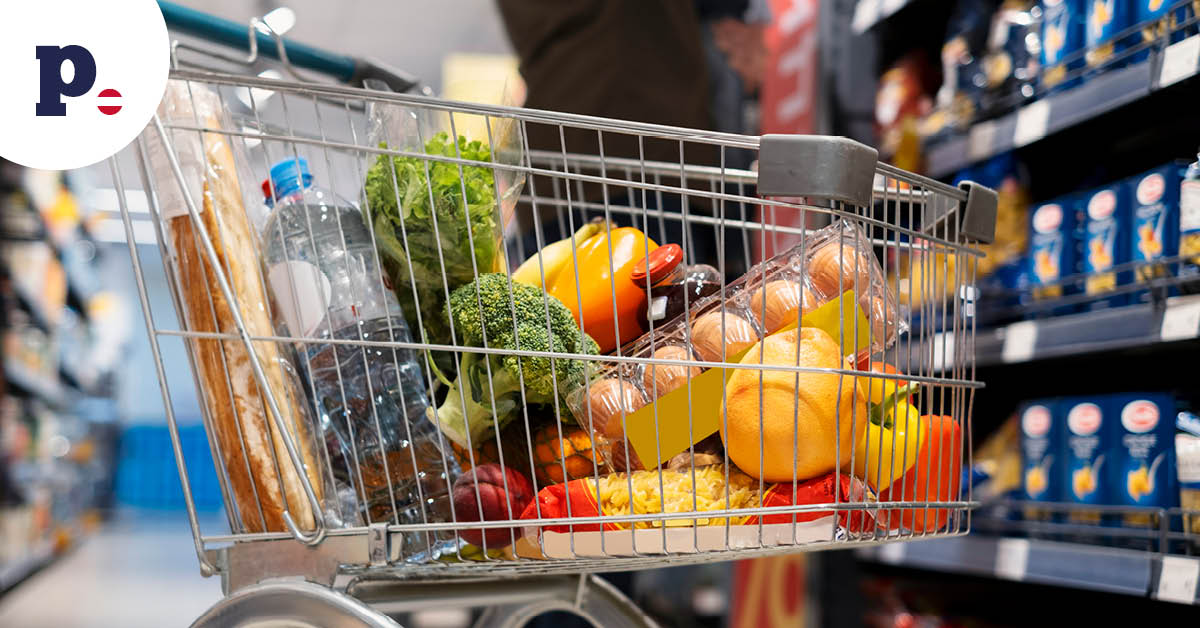 koszyk zakupowy z żywnością