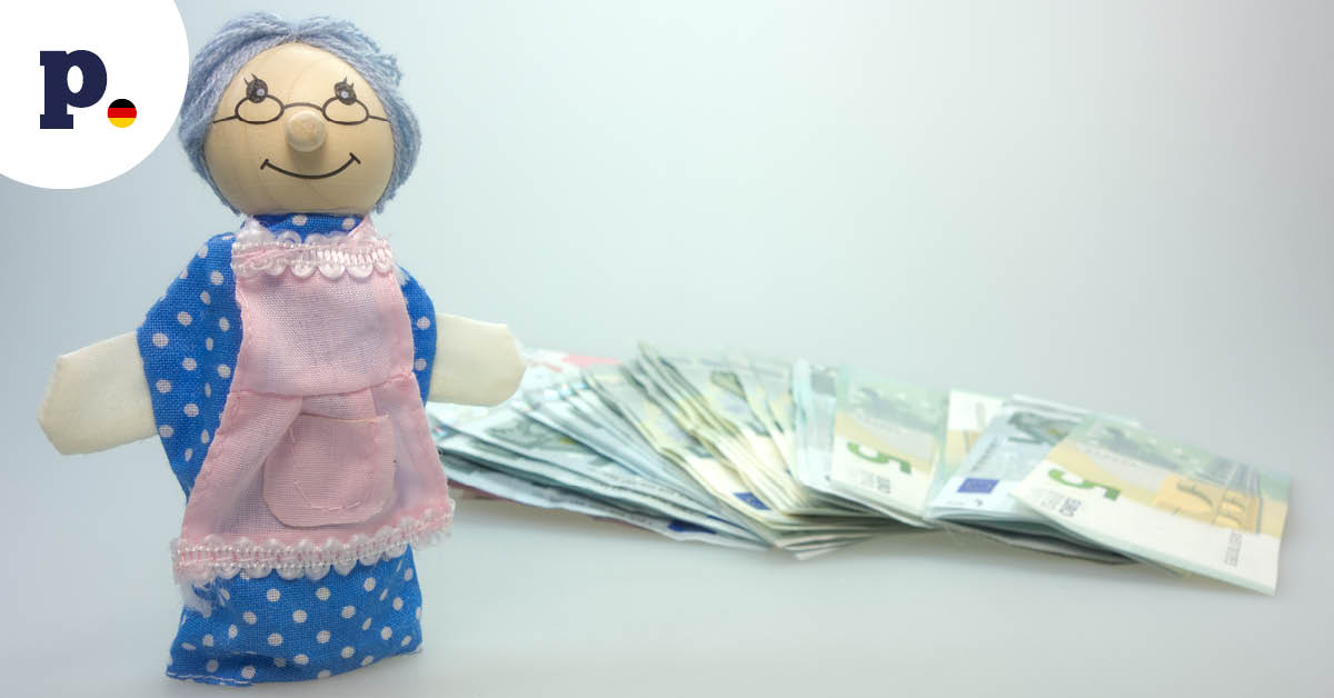 lalka babunia i banknoty euro