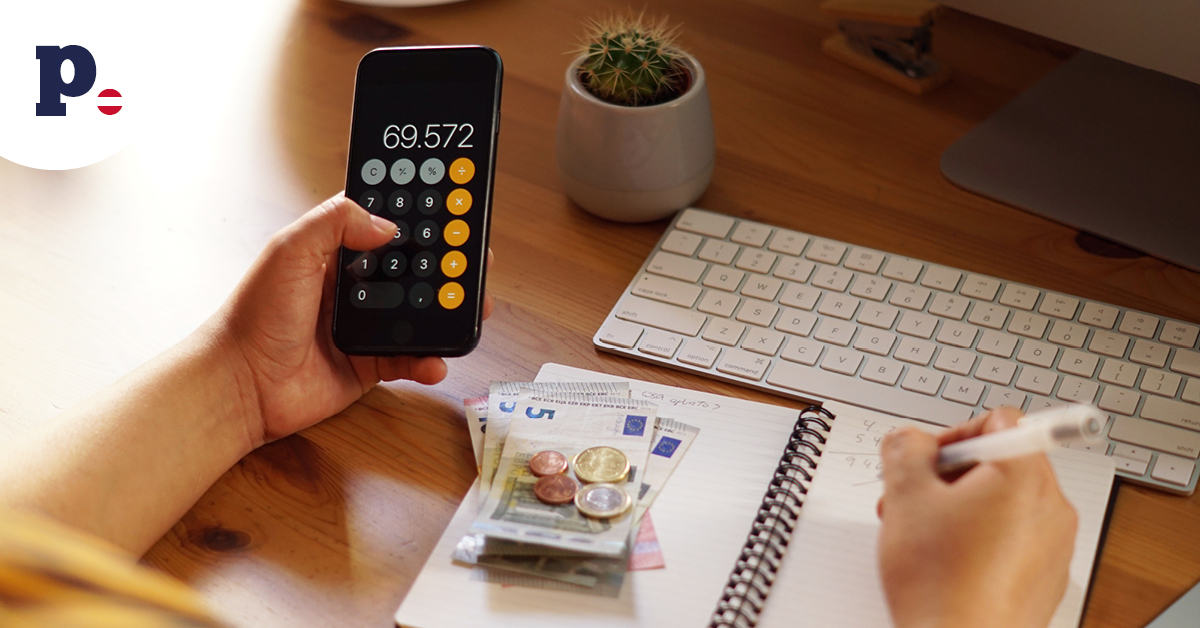 kalkulator i pieniądze euro na stole