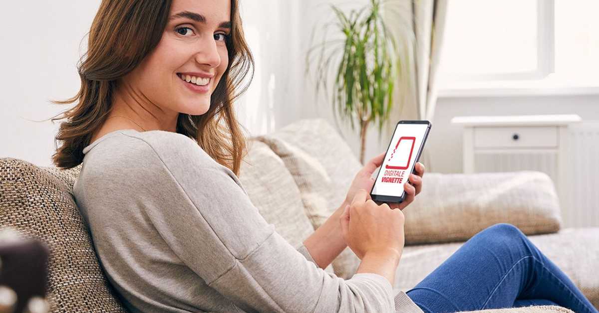 kobieta kupująca winietę przez telefon