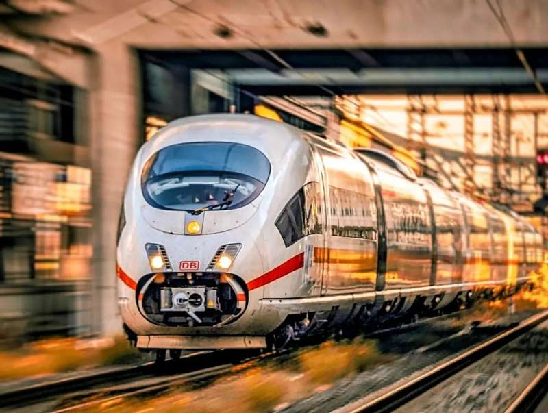jadący pociąg DB