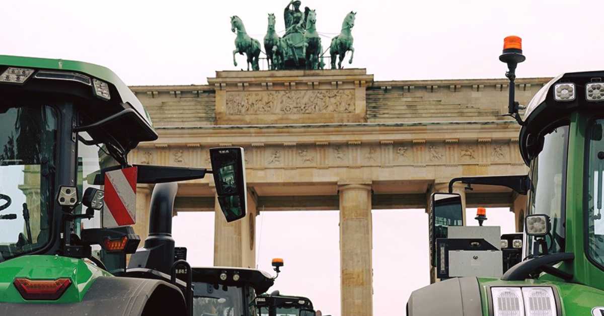 traktory przed Bramą Brandenburską