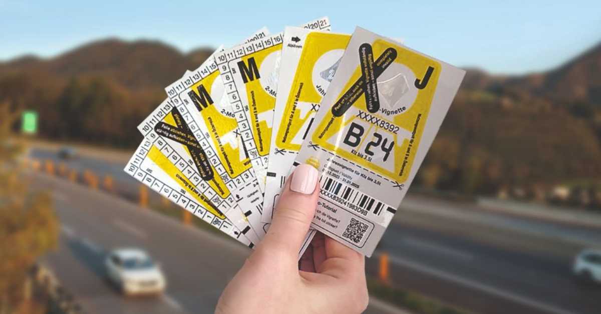 ręka trzymająca winiety na 2024