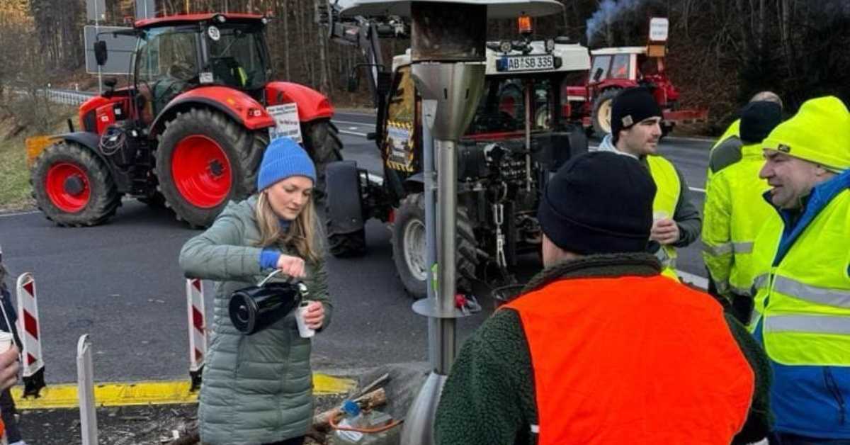 rolnicy blokujący wjazd na autostradę