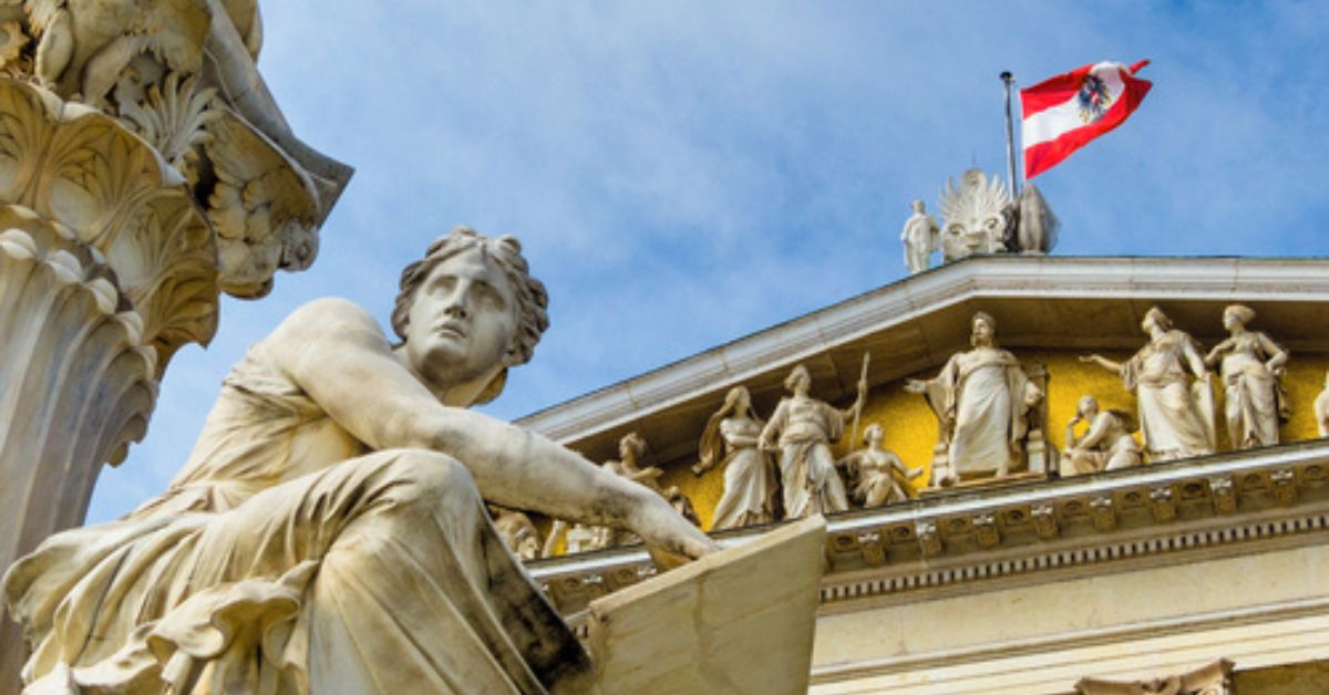 banknoty euro skarbonka świnka